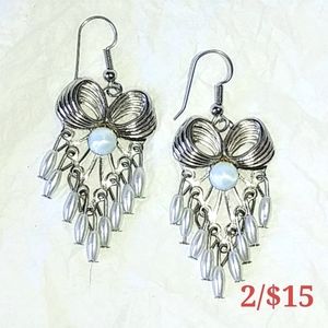 🦋 SILVERTONE BOW DANGLE EARRINGS - FAUX PEARLS